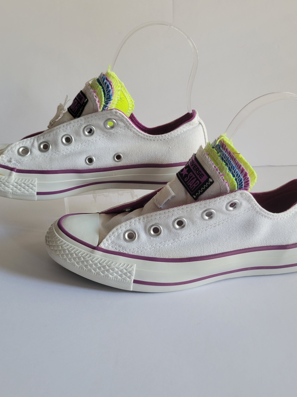 Converse Womens White Low-Top Canvas Sneakers with Purple Trim Size 6